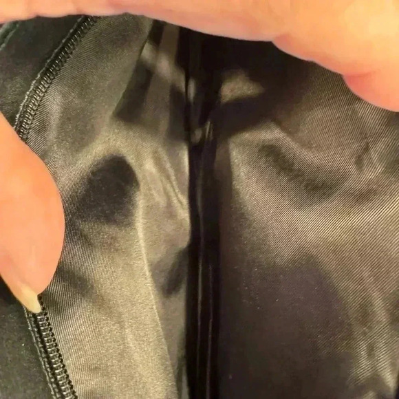 The Sak black shoulder back with woven black and white front. NEW - Picture 6 of 16